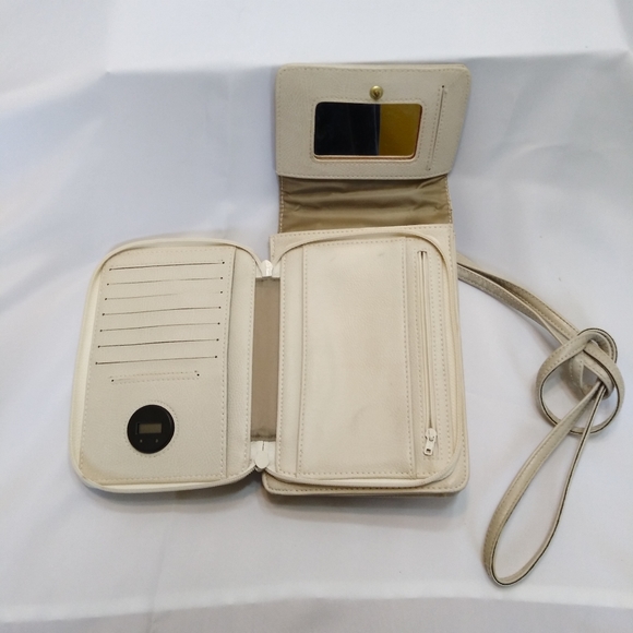 Liz Claiborne crossbody wallet - Picture 6 of 6